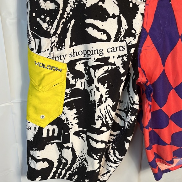 Volcom Shorts 90s Look - Picture 3 of 6